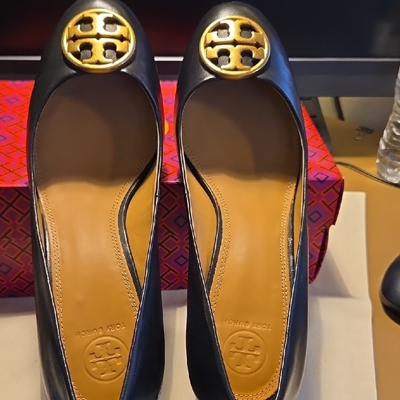 Tory Burch Black Leather Pumps - Picture 4 of 5